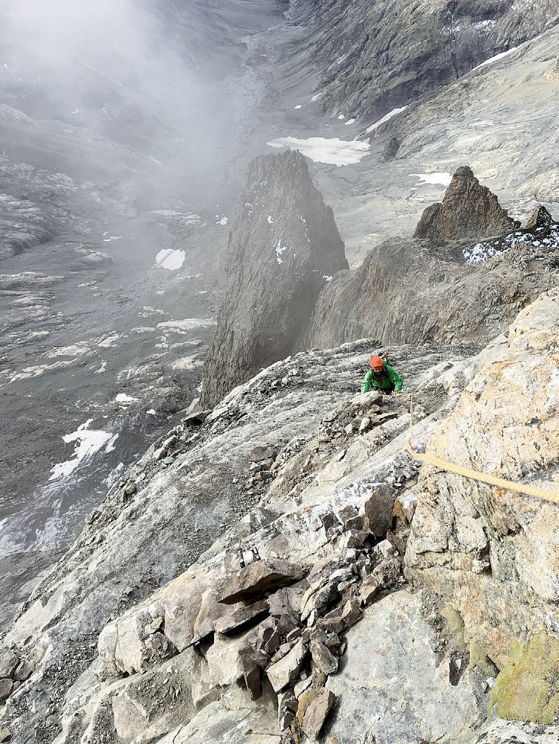 We’ve gone from a paradise of rock to hell, two guides from Alpe d’Huez recounted after climbing the Voie Normale in October 2018. They were the only team to have climbed the route in that year after the rockfall event of August 7. [Photo] Olivier Laborie