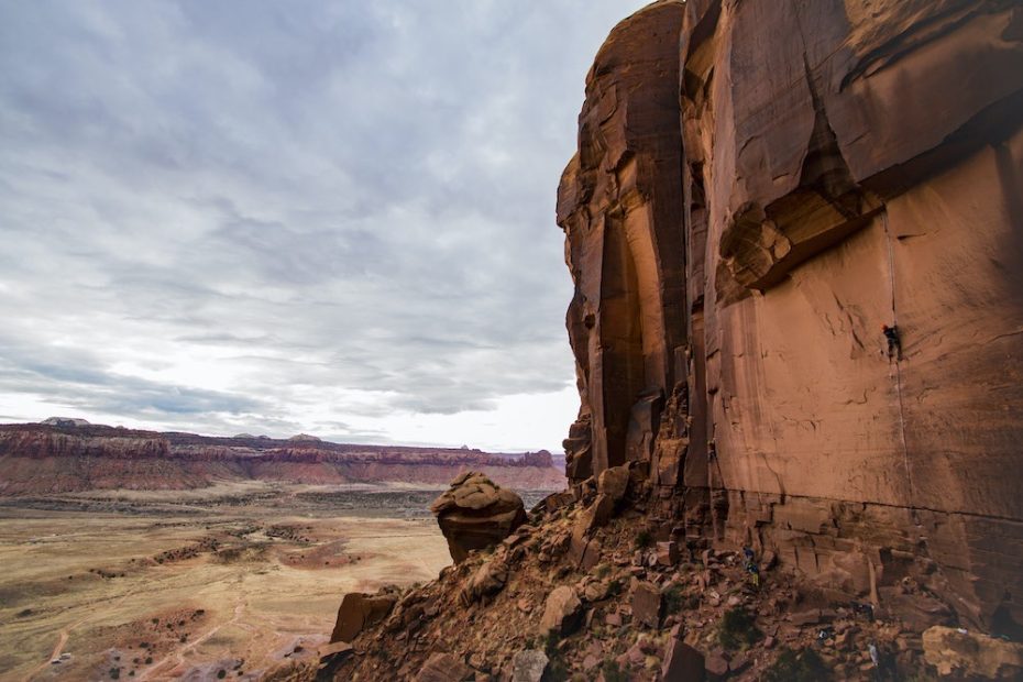 Climbing in Bears Ears National Monument, Ute (Nuu-agha-tuvu-pu) and Pueblo Territories. [Photo] courtesy of Ben Crawford/Access Fund