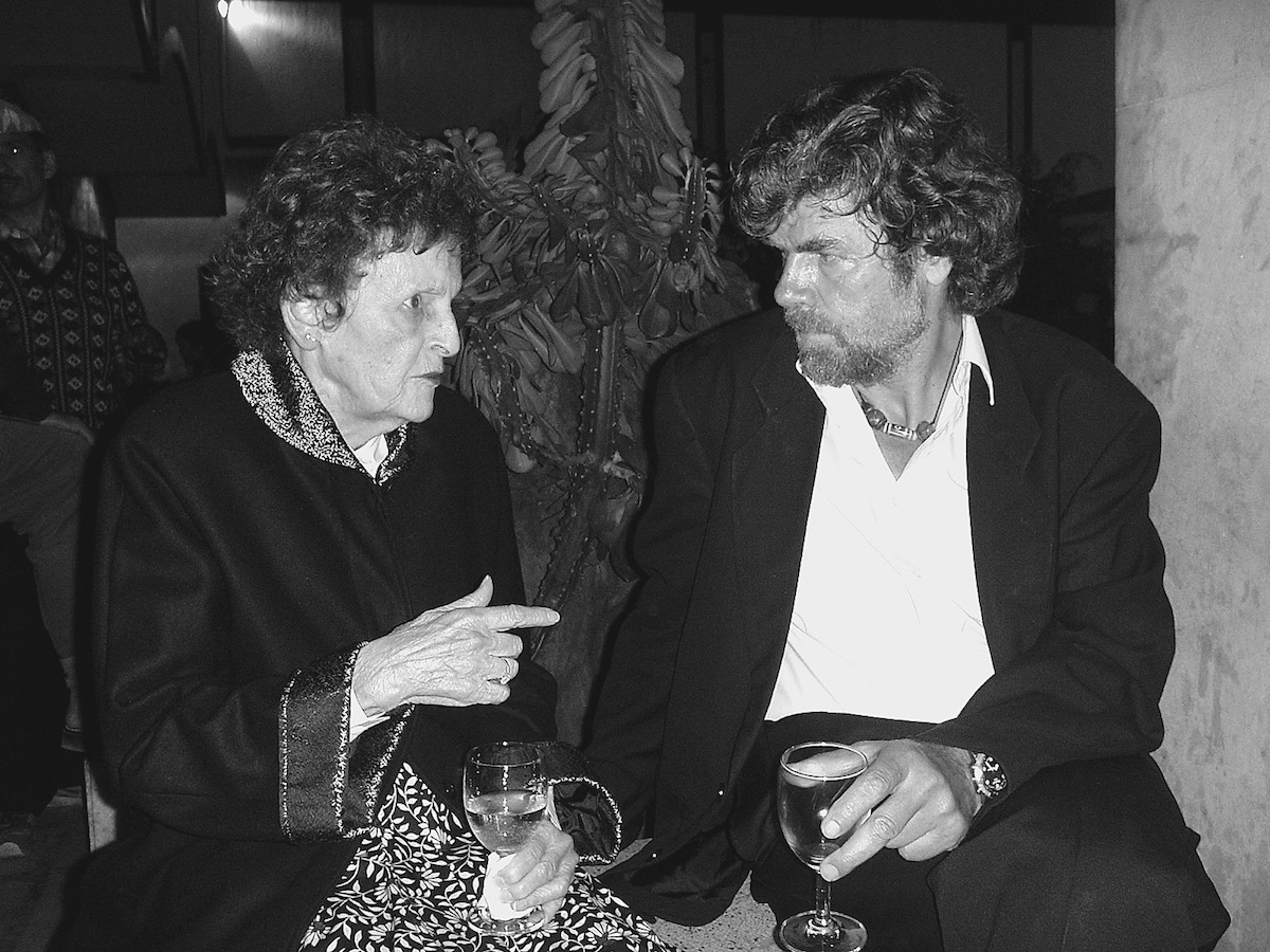 Hawley with Reinhold Messner in 2004. [Photo] Courtesy of the Michael and Meg Leonard collection