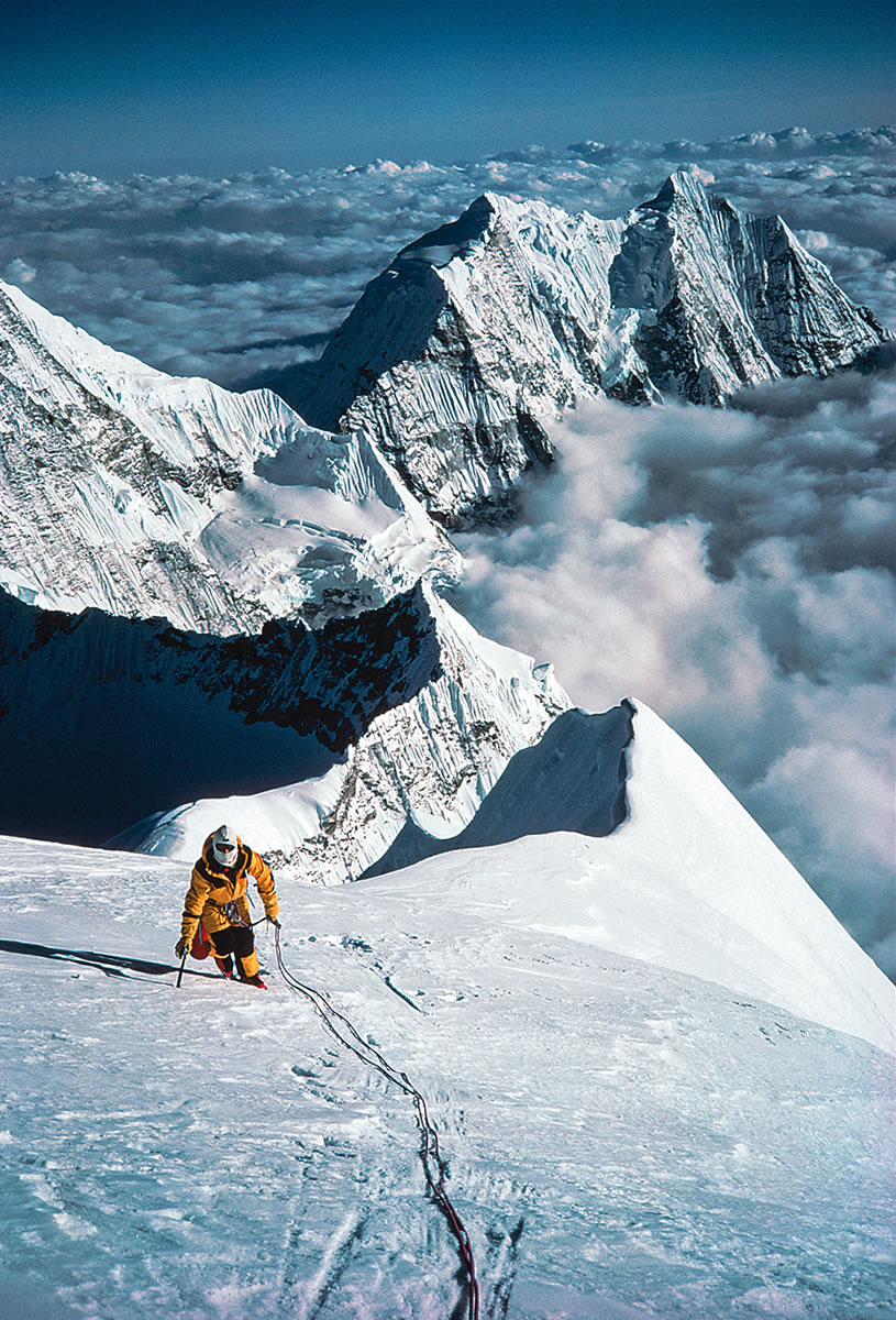 Alison Hargreaves in 1986 on a first ascent of a hard route on Kangtega (6779), Nepal, with Mark Twight, Jeff Lowe and Tom Frost. [Photo] Mark Twight