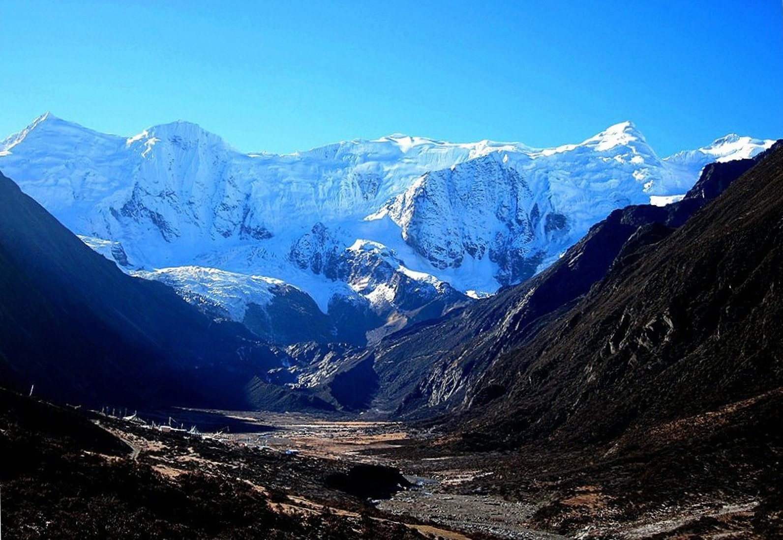 The northern aspects of these 6000-meter peaks surround the Bobonung Glacier valley. [Photo] Tom Nakamura