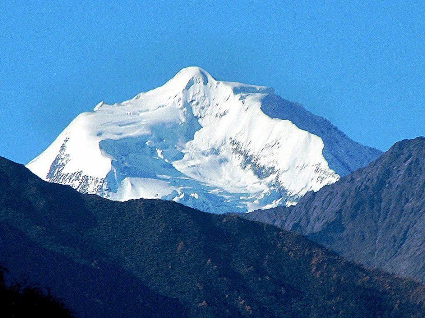 Unknown 6000-meter peak southeast of Chipula, northeast face of Bobonung massif. [Photo] Tom Nakamura