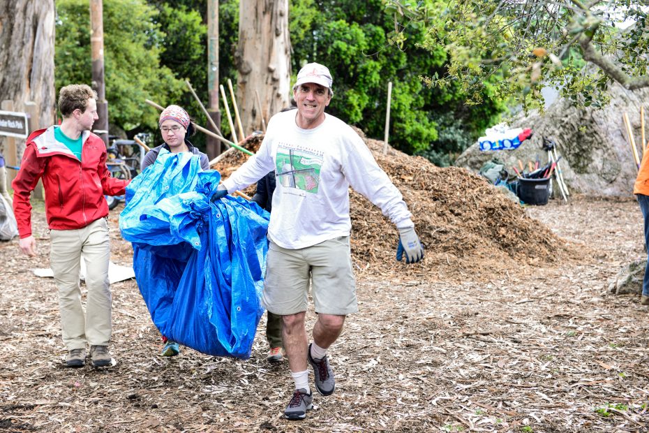 From right to left: Joe Hamilton, May Ang and Charles Futoran pitch in to help the Bay Area Climbers Coalition maintain and clean up Indian Rock Park, in Berkeley, California. [Photo] Andrea Laue/andrealaue.com