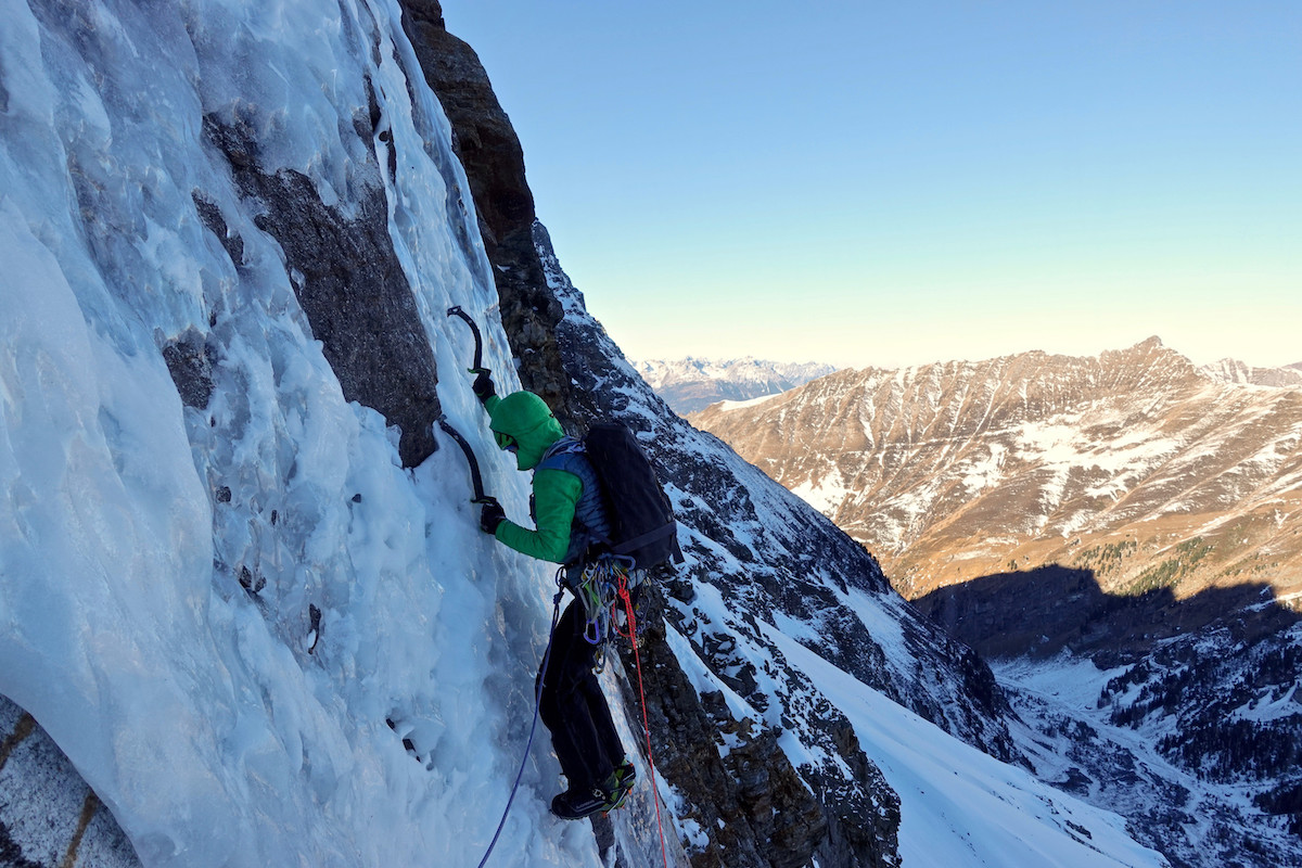 Papert leading on Limited in Freedom (AI6 M6, 800m), Sagwand, Austria. [Photo] Luka Lindic
