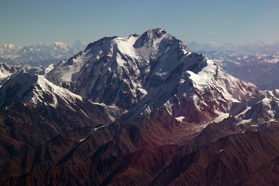 Nanga Parbat's Diamir Face with the Mazeno Ridge extending toward the foreground. [Photo] Guilhem Vellut, Wikimedia