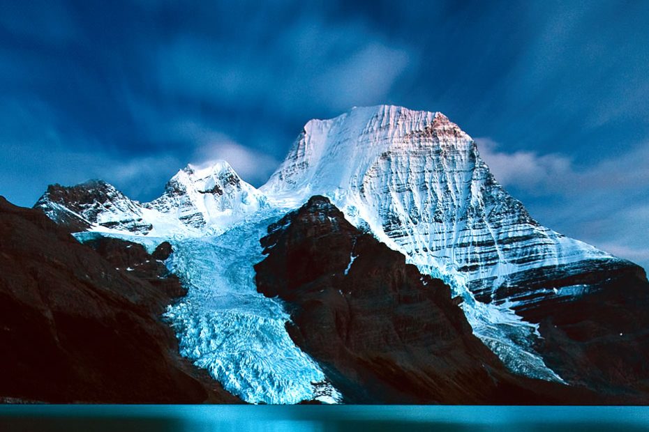 The Emperor Face of Mt. Robson (3959m), where Barry Blanchard, Eric Dumerac and Philippe Pellet made the first ascent of Infinite Patience (VI 5.9 M5 WI5, 2200m) in 2002. Fourteen years later, Marc-Andre Leclerc soloed it. [Photo] Jeffrey Pang