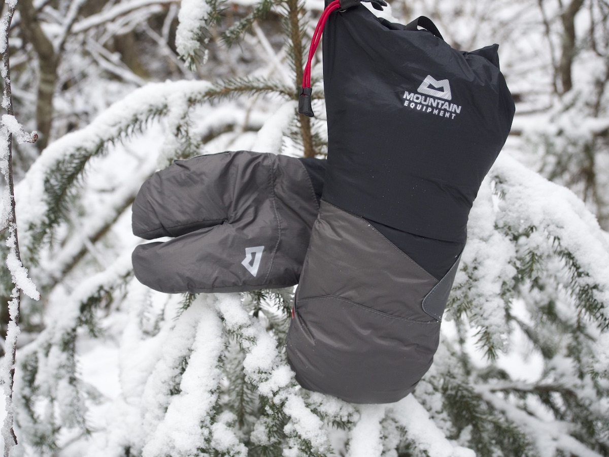 The outer shell and the lobster-claw liner are both insulated. [Photo] Clint Helander