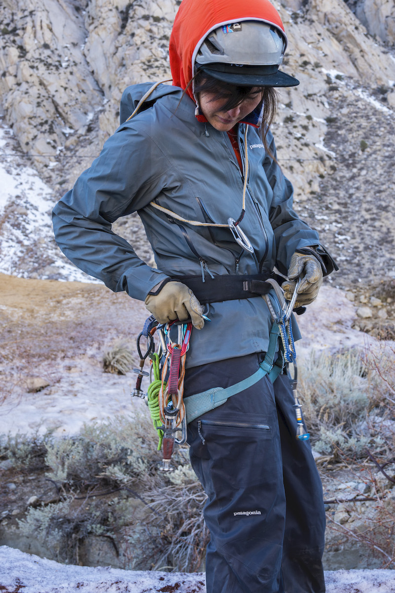The tester racks up for some winter rock climbing in the Eastern Sierra (traditional lands of the Paiute, Mono and other Indigenous groups) to test the movement and breathability of the Patagonia Dual Aspect kit. [Photo] Miya Tsudome collection
