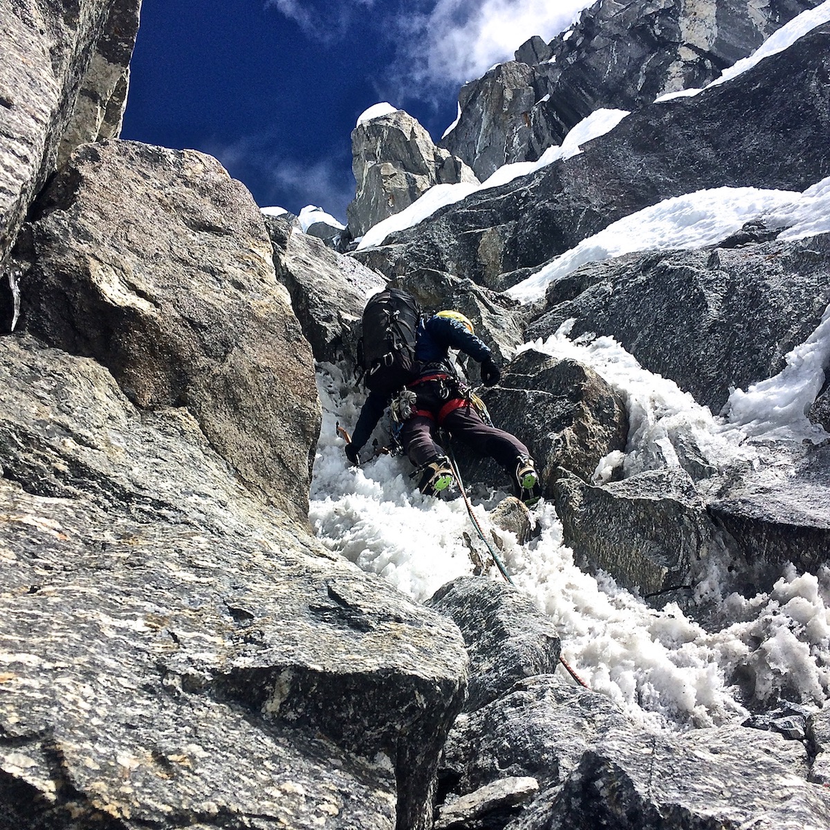 Pugliese sets off on an M5 pitch on the headwall of Chugimago. [Photo] Nik Mirhashemi
