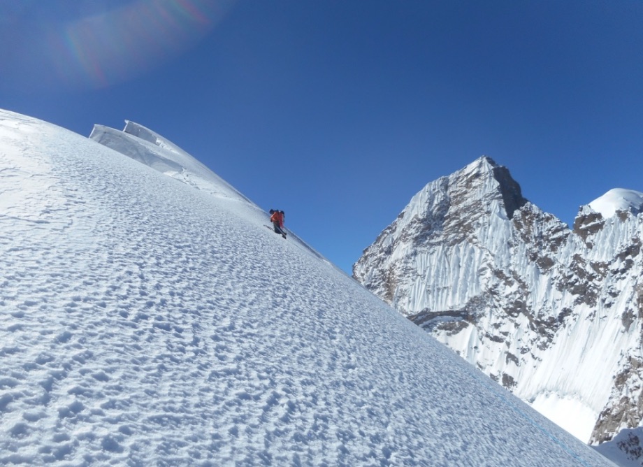 The summit ridge. [Photo] Alan Rousseau