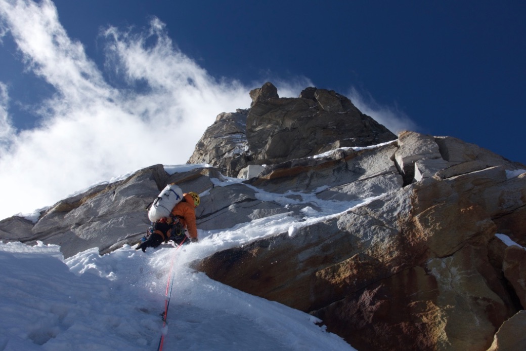 Alan Rousseau leads Pitch 11 on the first ascent of Rungofarka's north ridge, India. [Photo] Tino Villanueva