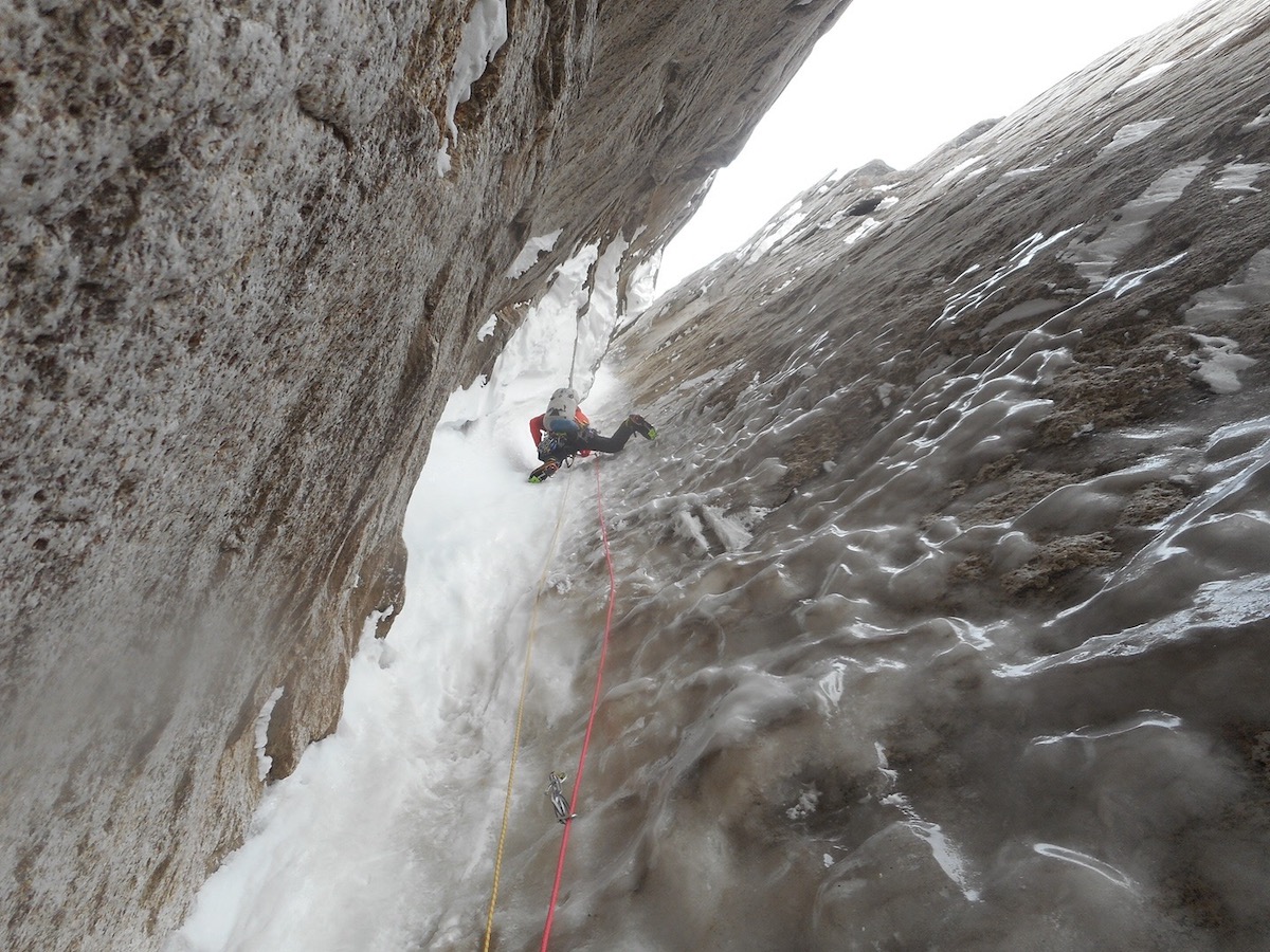 Jackson Marvell leading through the meat of the first 240-meter ice hose. [Photo] Alan Rousseau