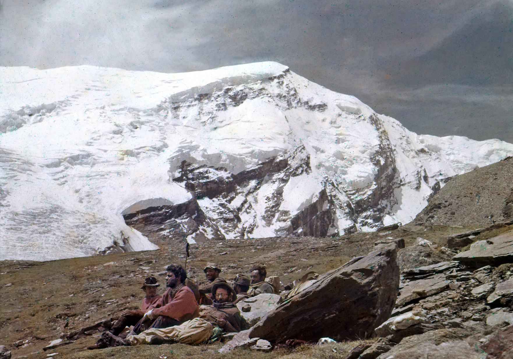 The 1961 expedition team with Mrigthuni (6855m) in the background. [Photo] Suman Dubey collection