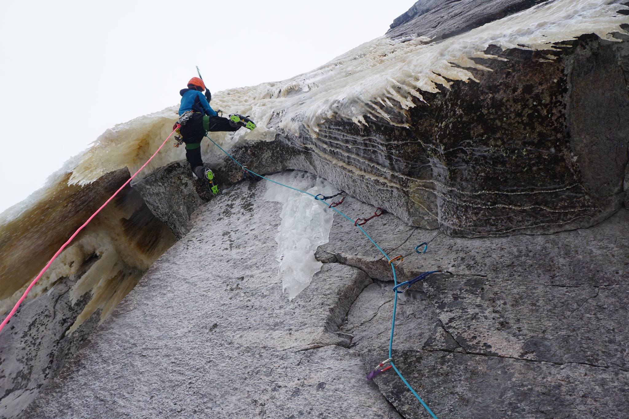 Maarten van Haeren attempting the direct start to Le Chercheur d'Or (M7 WI5, 160m). This first pitch in the mixed incarnation still awaits a redpoint. [Photo] Pete Takeda