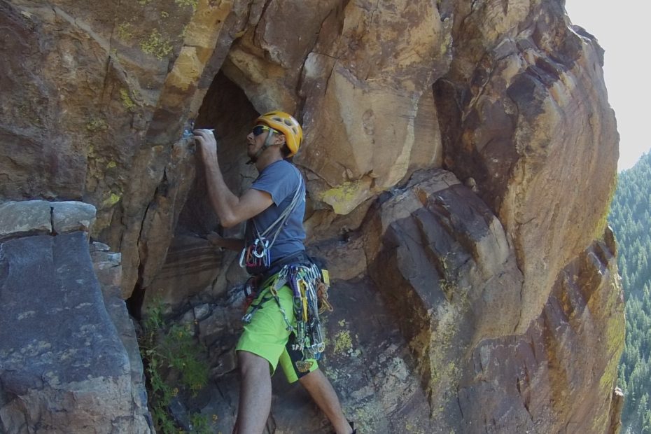 Mike Lewis begins the roof pitch on Vertigo (5.11b) in Eldorado Canyon, Colorado. [Photo] Slava Lototskyy