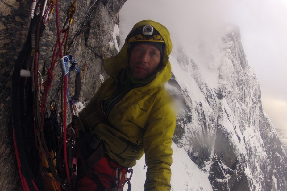 Marek Raganowicz soloing Suser gjennom Harryland (VI 5.10b A3, 650m) on Norway's Troll Wall (1742m). He spent 16 days on the wall with only two ropes and no fixed lines. [Photo] Marek Raganowicz