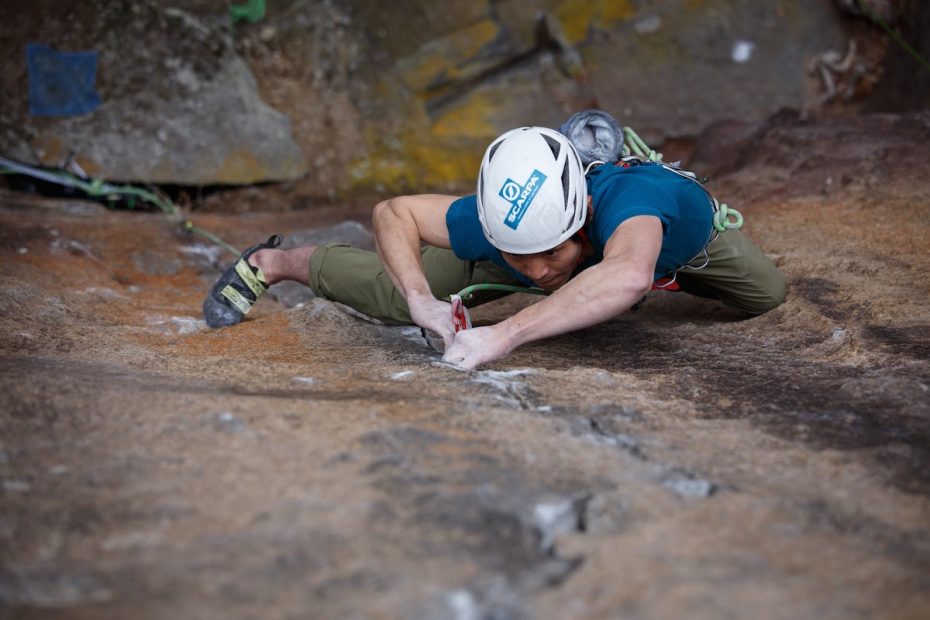 Keita Kurakami leads Hakuhatsuki, or Gray Haired Demon, (5.13d R) as a rope solo. After taking a groundfall attempting to redpoint the route as a rope solo, he decided to follow the crack all the way to the top of the cliff instead of ending at the bolt anchors. He named the extended route The Votive Light (5.13d/14a R). [Photo] Kenichi Moriyama