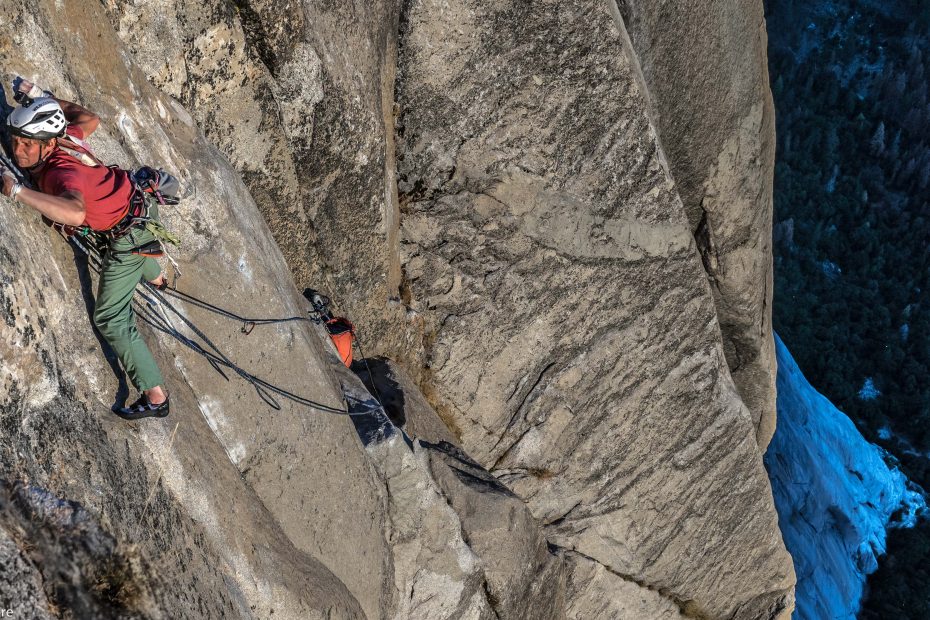 Pete Whittaker sends the Boulder Problem variation (5.13a) on El Capitan's Freerider (VI 5.12d or 5.13a). [Photo] Dustin Moore